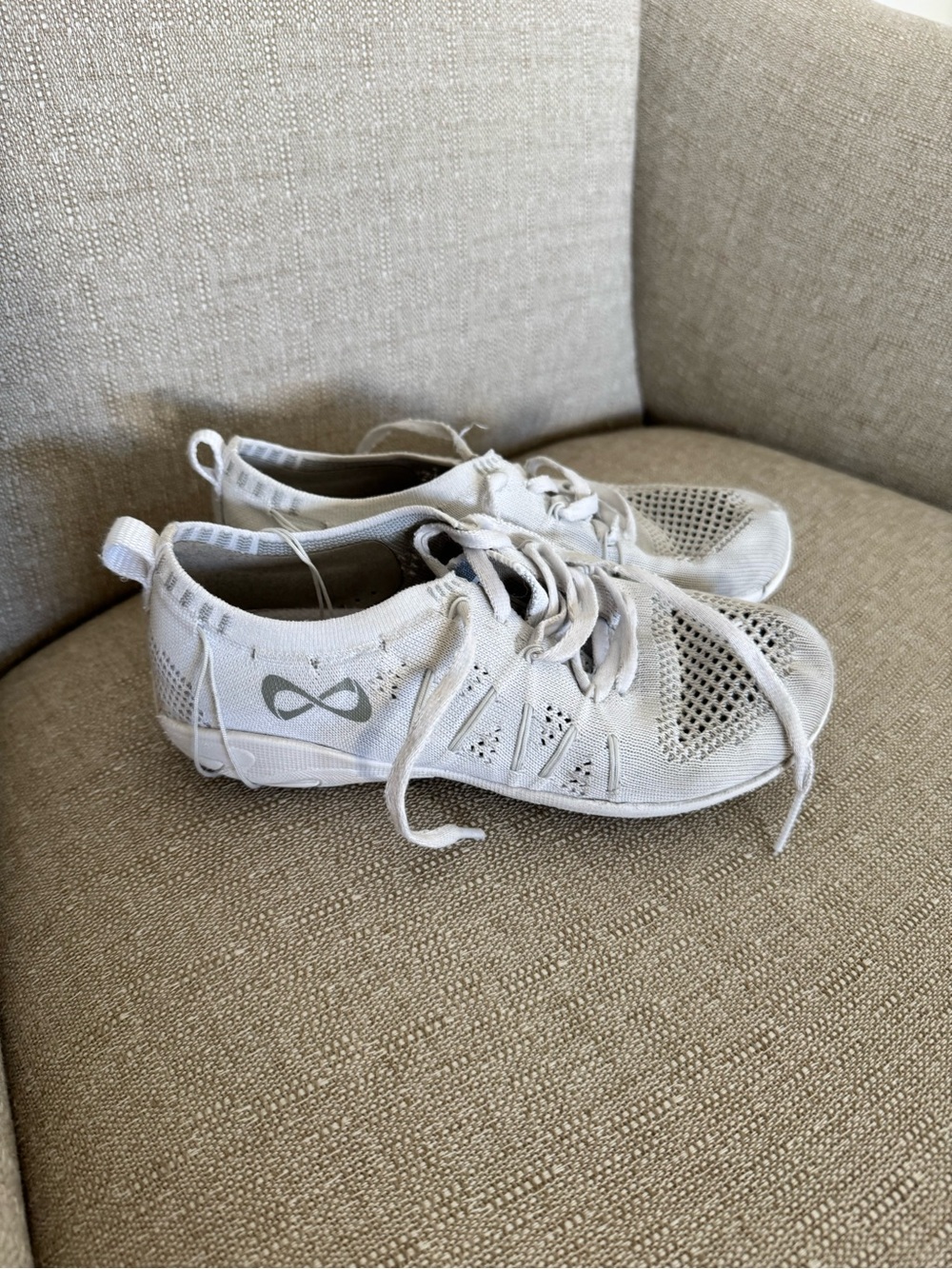 NFINITY Flyte girls White cheer shoes Sneakers